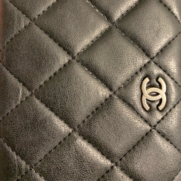 🔴SOLD🔴Chanel Lambskin Yen wallet - Picture 6 of 7